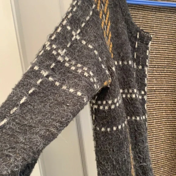 Women's Plaid Open Front Sweater Cardigan - Picture 5 of 5